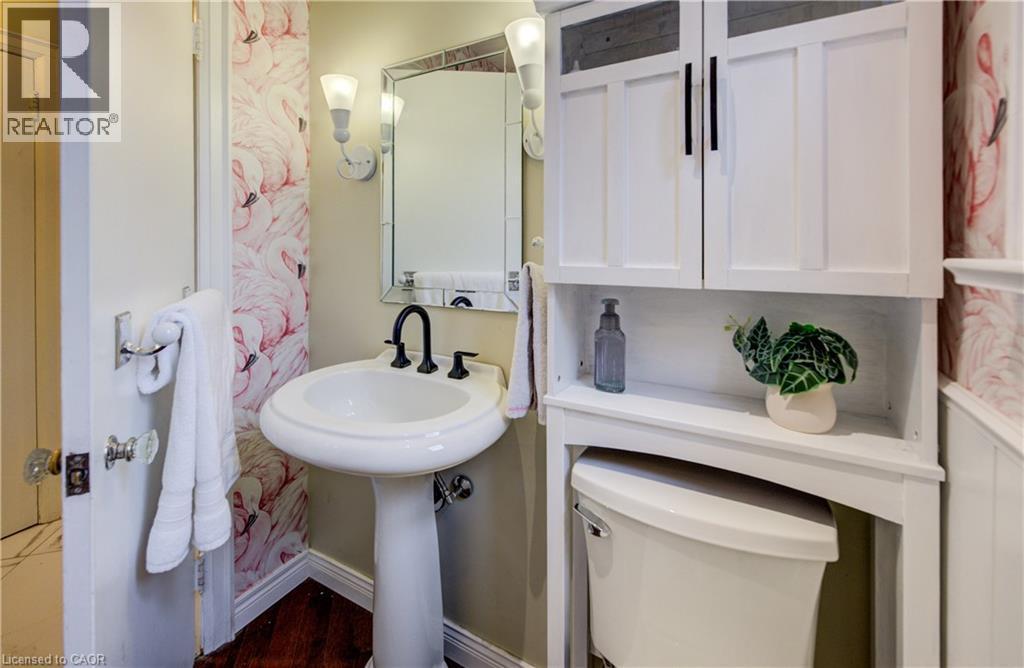 Main floor 2-pc - 27 Lowrey Avenue S, Cambridge, ON - Indoor Photo Showing Bathroom