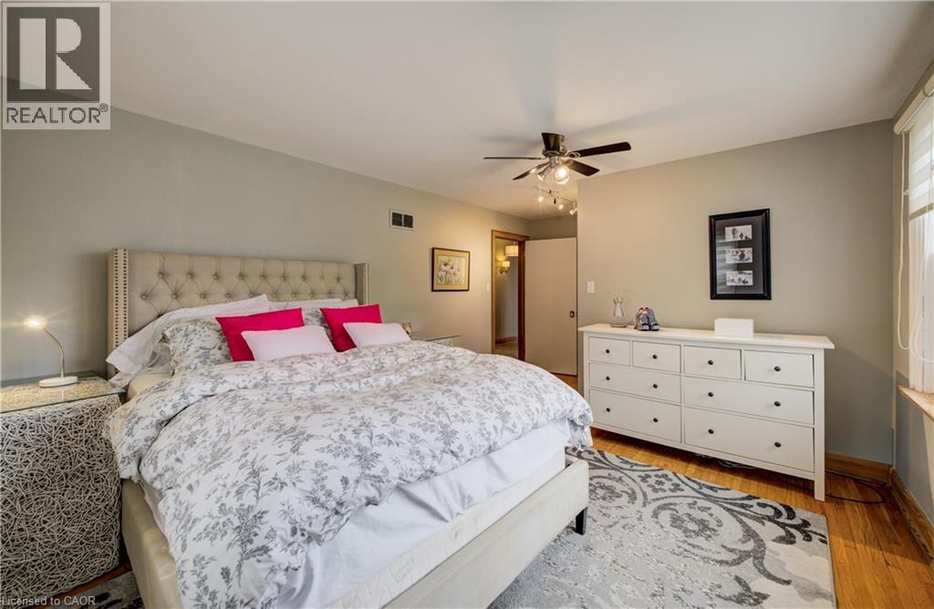 27 Lowrey Avenue S, Cambridge, ON - Indoor Photo Showing Bedroom
