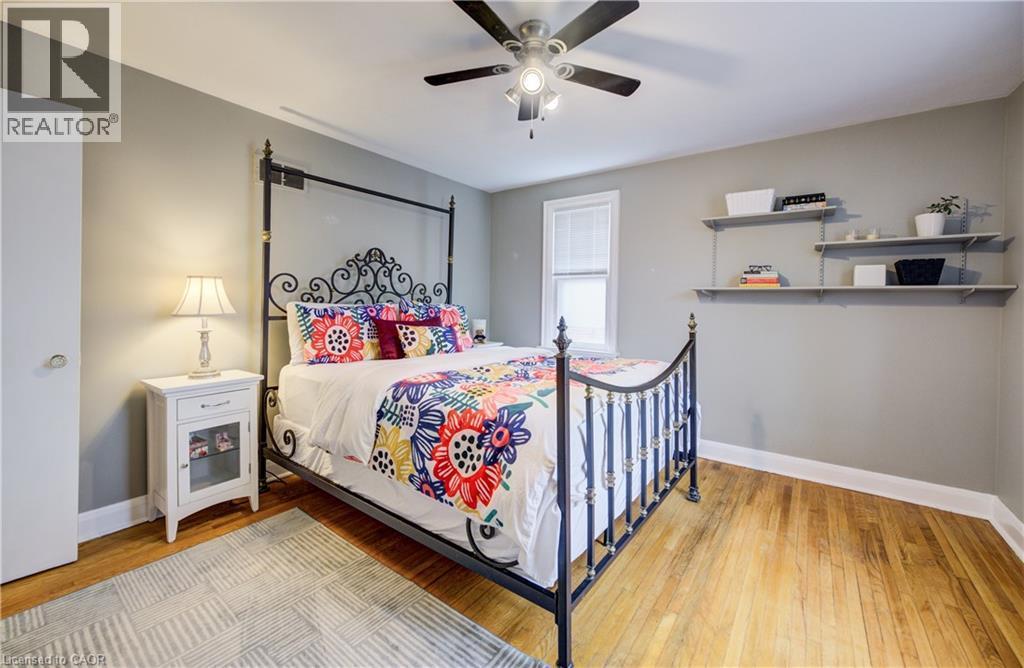 27 Lowrey Avenue S, Cambridge, ON - Indoor Photo Showing Bedroom