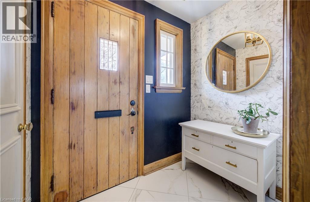 27 Lowrey Avenue S, Cambridge, ON - Indoor