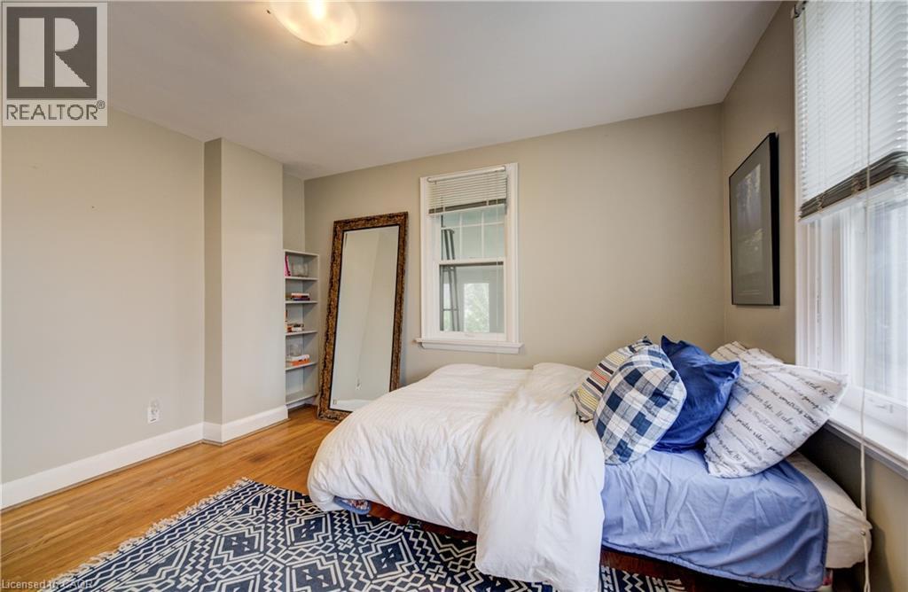 27 Lowrey Avenue S, Cambridge, ON - Indoor Photo Showing Bedroom