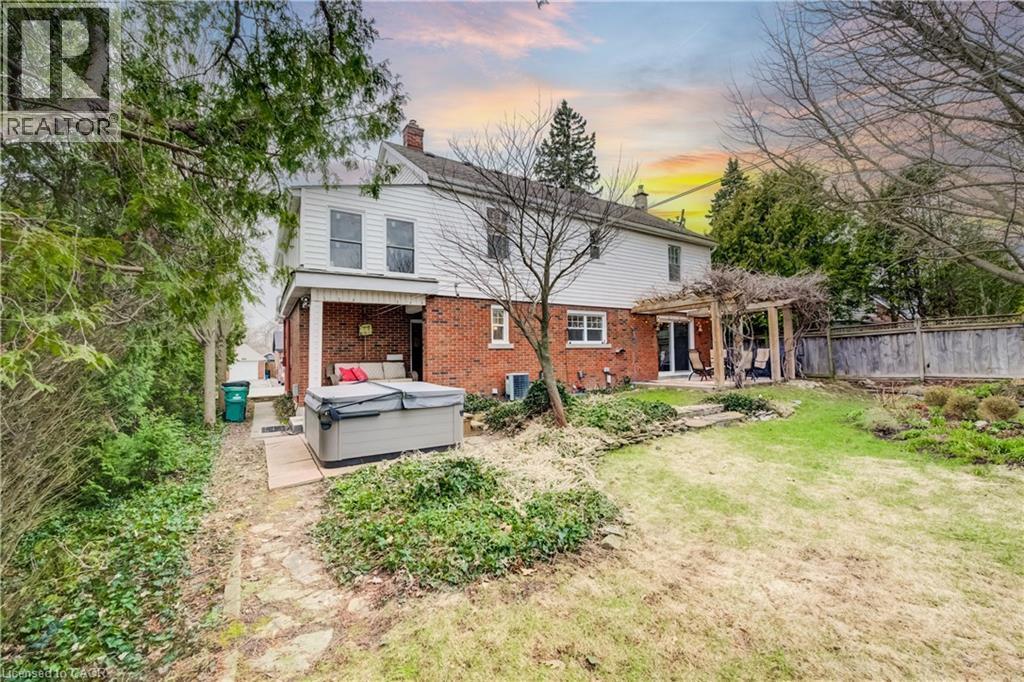 27 Lowrey Avenue S, Cambridge, ON - Outdoor