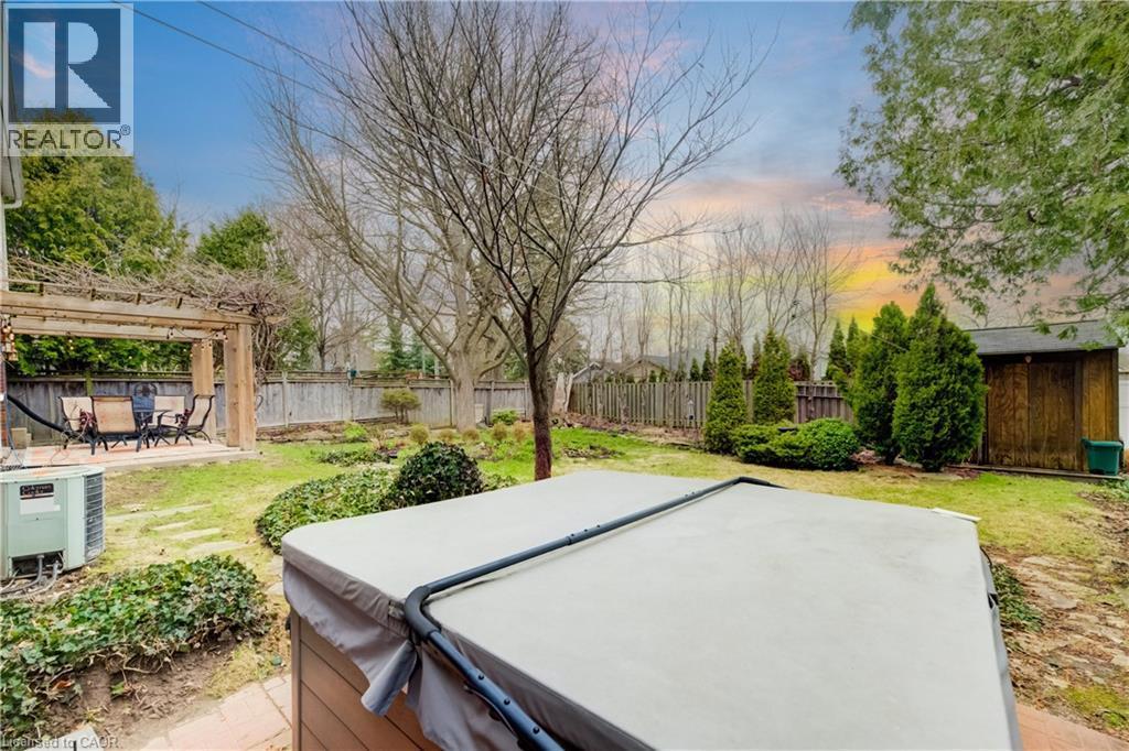 27 Lowrey Avenue S, Cambridge, ON - Outdoor