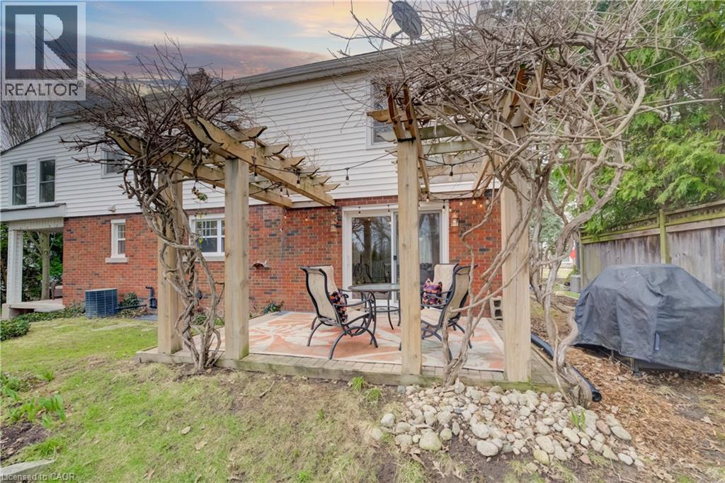 27 Lowrey Avenue S, Cambridge, ON - Outdoor