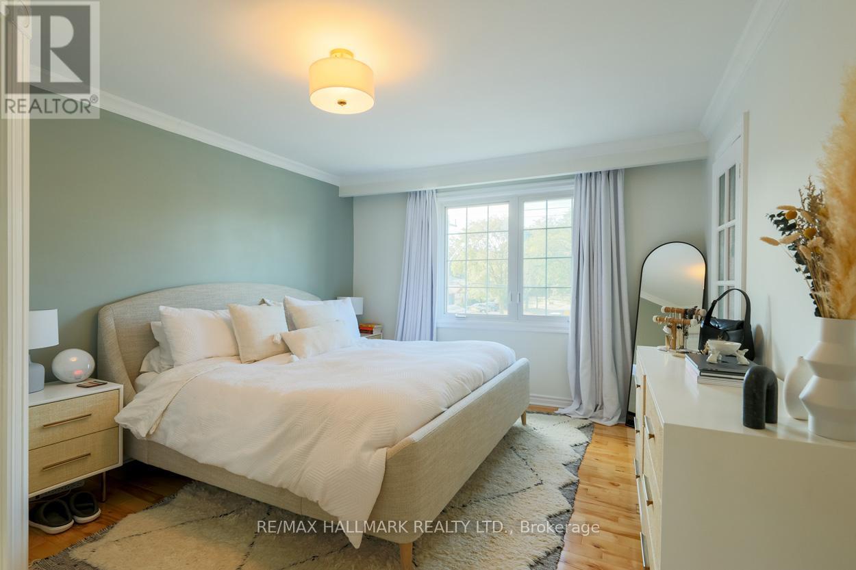 2429 Cliff Road, Mississauga, ON - Indoor Photo Showing Bedroom
