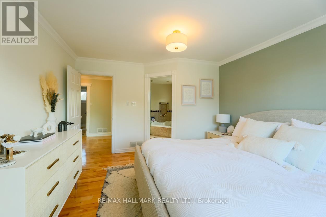 2429 Cliff Road, Mississauga, ON - Indoor Photo Showing Bedroom