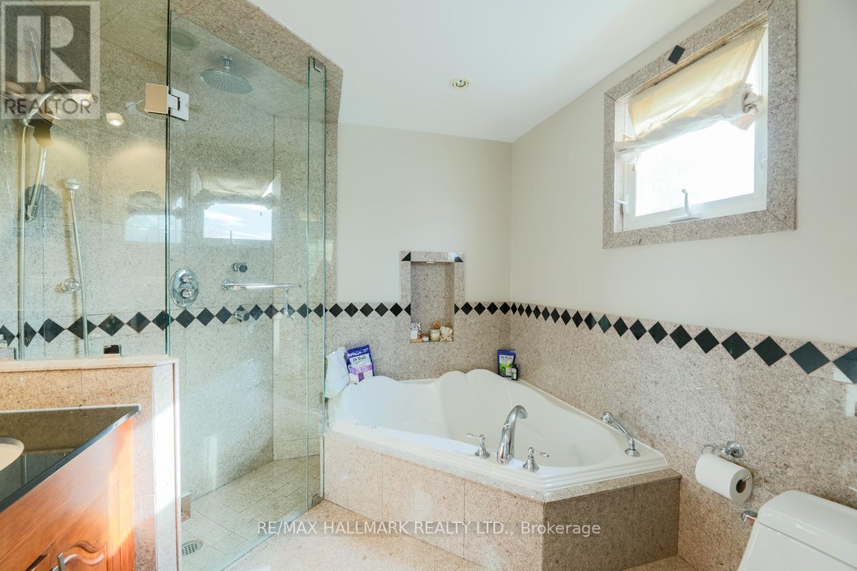 2429 Cliff Road, Mississauga, ON - Indoor Photo Showing Bathroom