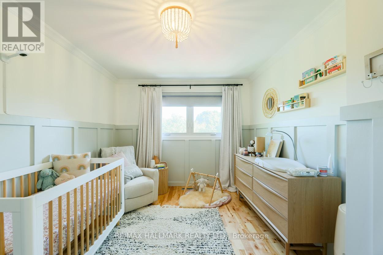 2429 Cliff Road, Mississauga, ON - Indoor Photo Showing Bedroom