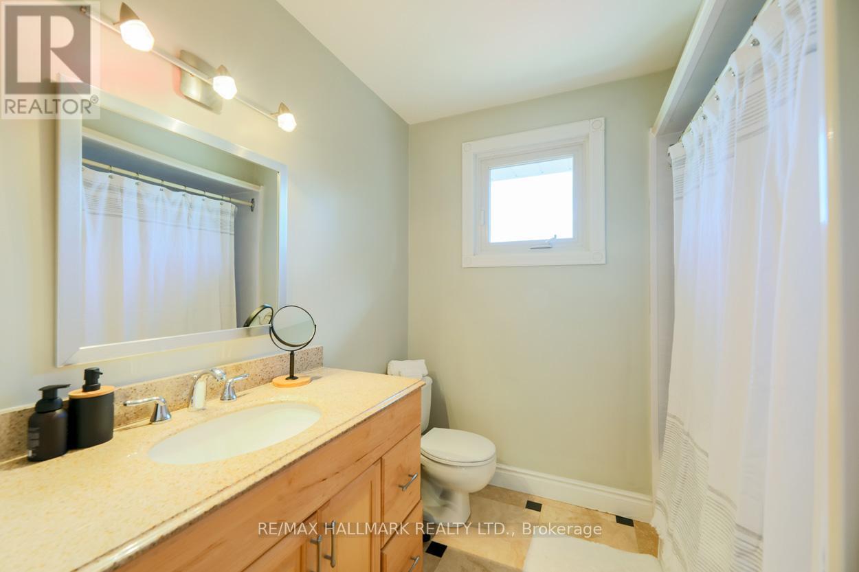 2429 Cliff Road, Mississauga, ON - Indoor Photo Showing Bathroom