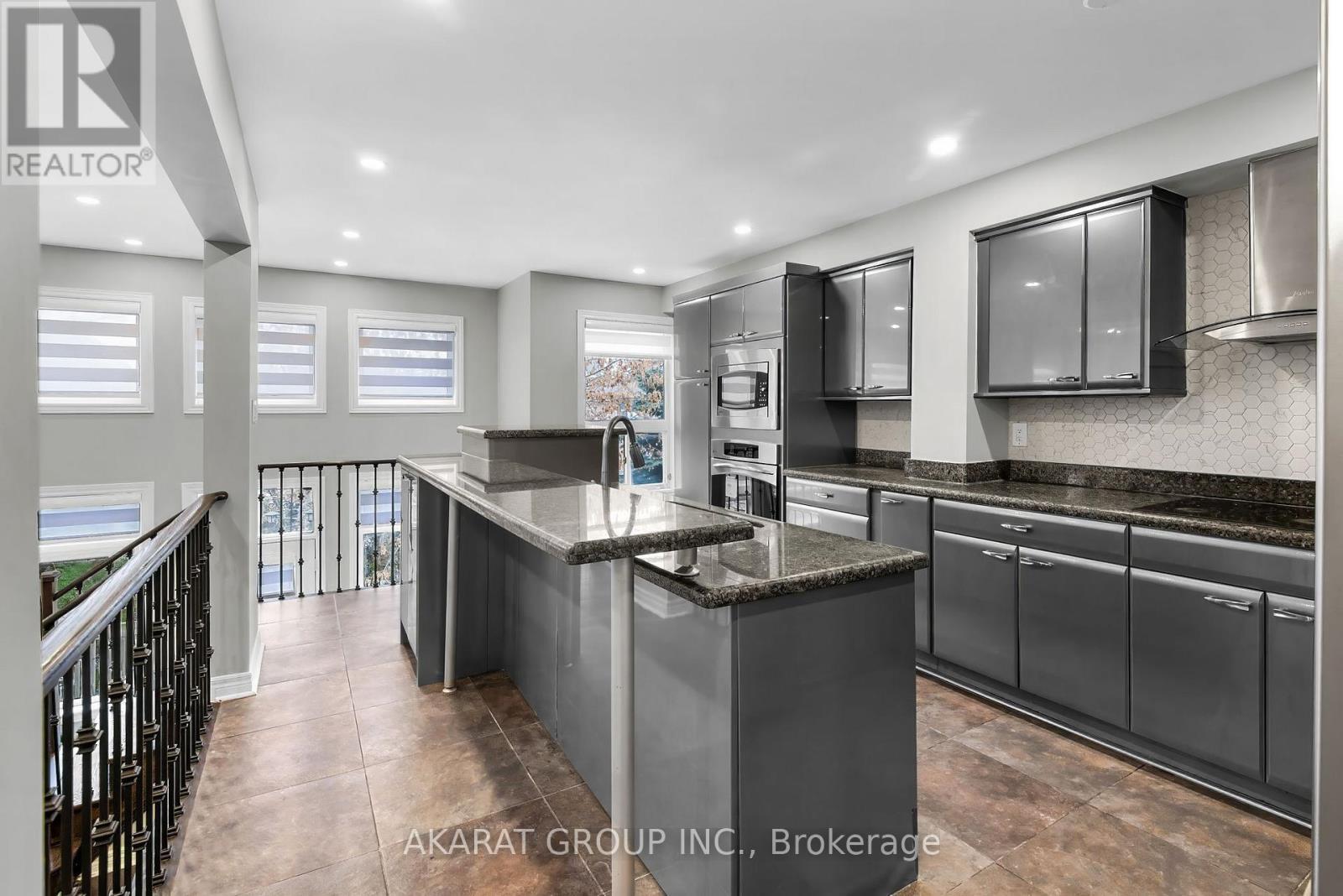 2365 Bankside Drive, Mississauga, ON - Indoor Photo Showing Kitchen
