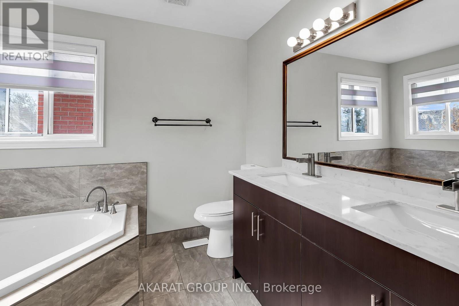2365 Bankside Drive, Mississauga, ON - Indoor Photo Showing Bathroom