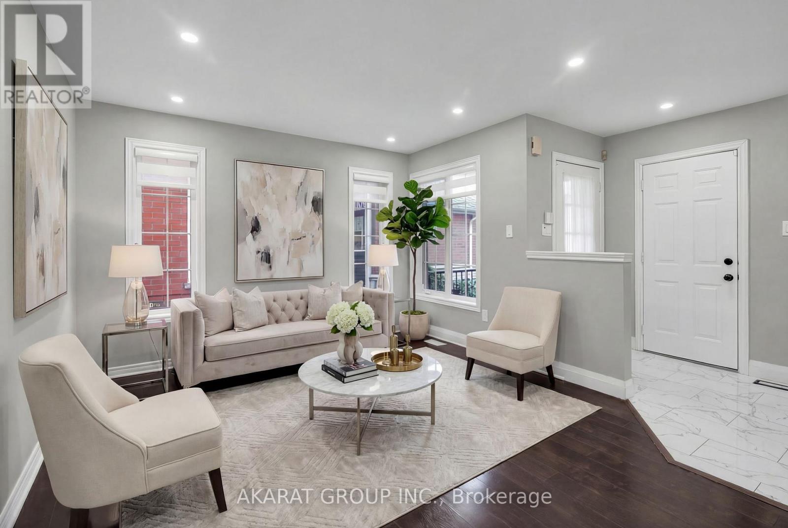 2365 Bankside Drive, Mississauga, ON - Indoor Photo Showing Living Room