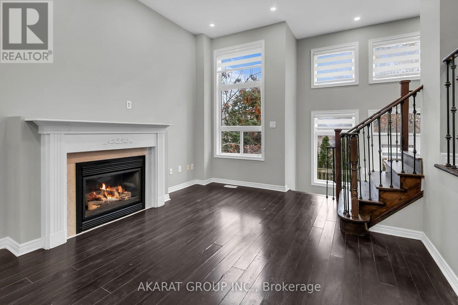 2365 Bankside Drive, Mississauga, ON - Indoor Photo Showing Living Room With Fireplace