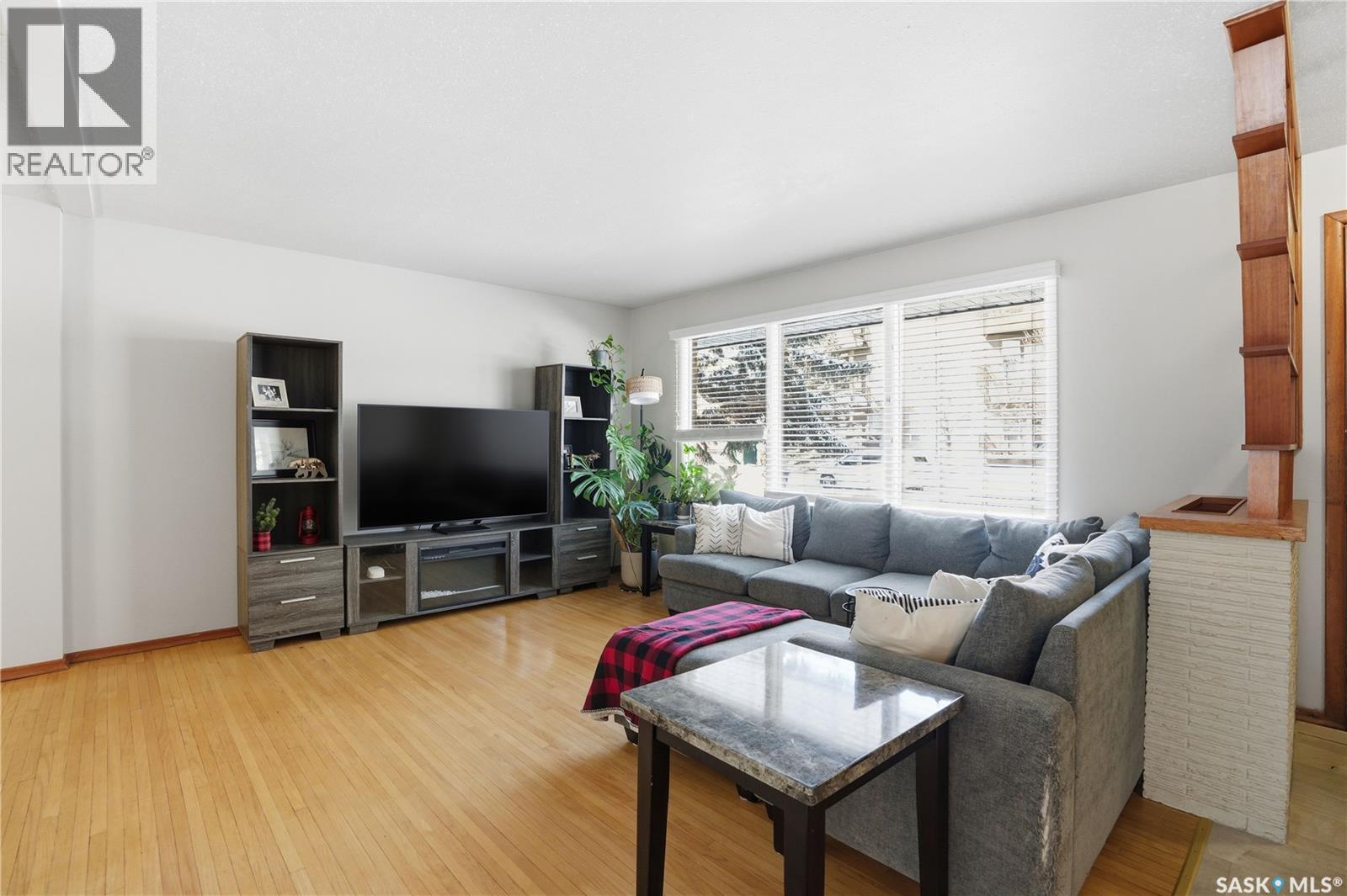 3A & 3B Bateman Crescent, Saskatoon, SK - Indoor Photo Showing Living Room