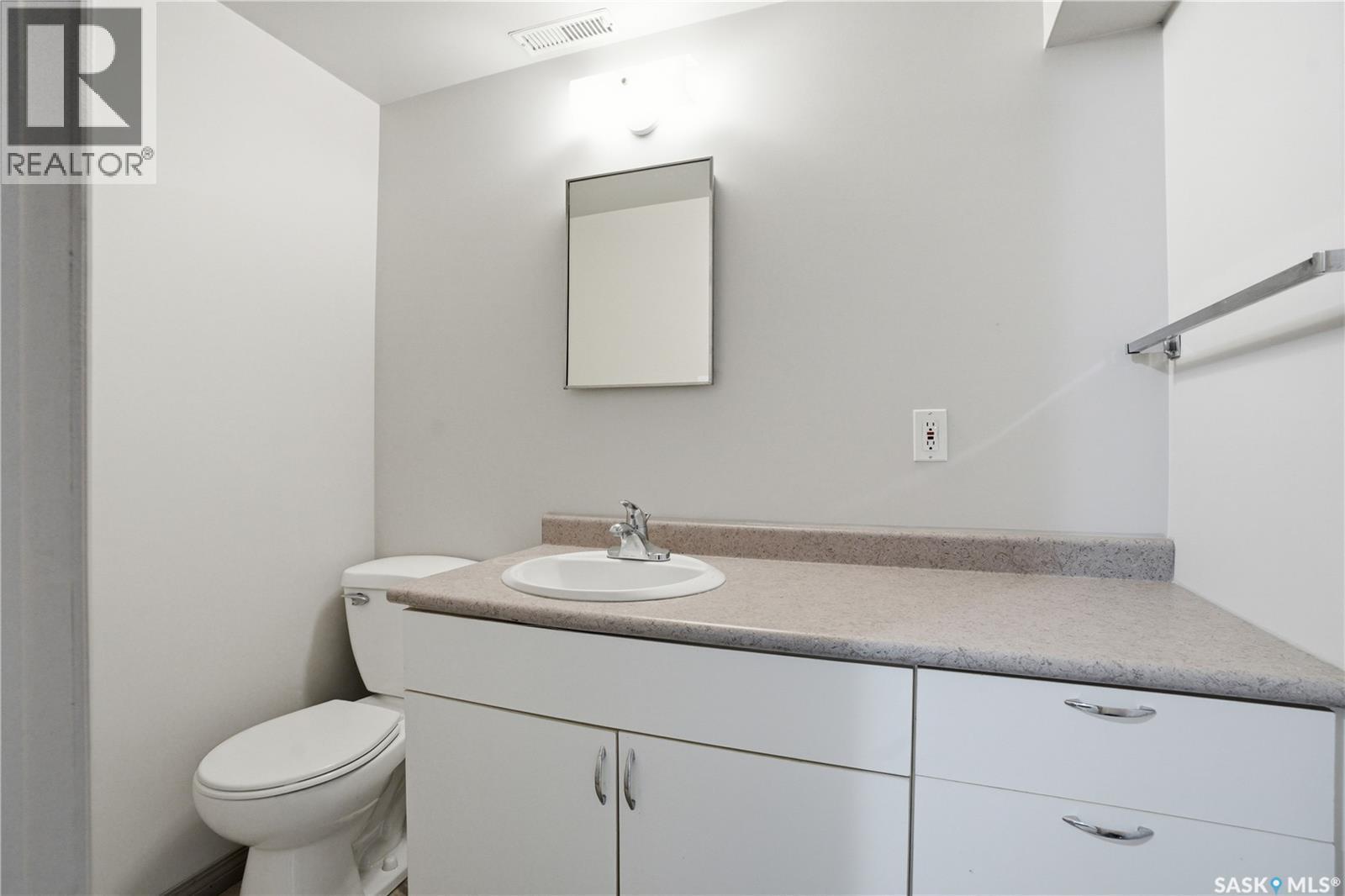 3A & 3B Bateman Crescent, Saskatoon, SK - Indoor Photo Showing Bathroom