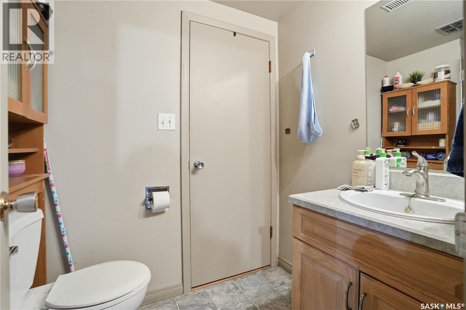 3A & 3B Bateman Crescent, Saskatoon, SK - Indoor Photo Showing Bathroom