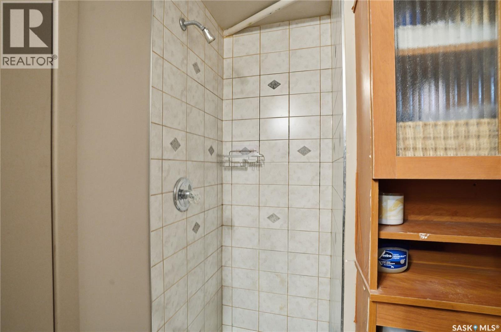 3A & 3B Bateman Crescent, Saskatoon, SK - Indoor Photo Showing Bathroom