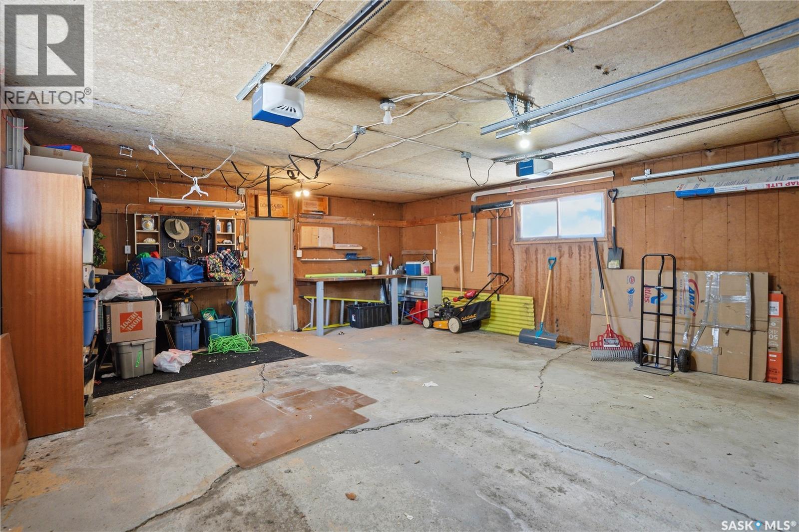 3A & 3B Bateman Crescent, Saskatoon, SK - Indoor Photo Showing Garage