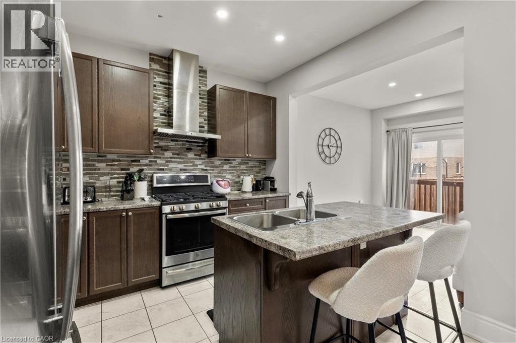 51 Sunset Way, Thorold, ON - Indoor Photo Showing Kitchen With Double Sink With Upgraded Kitchen