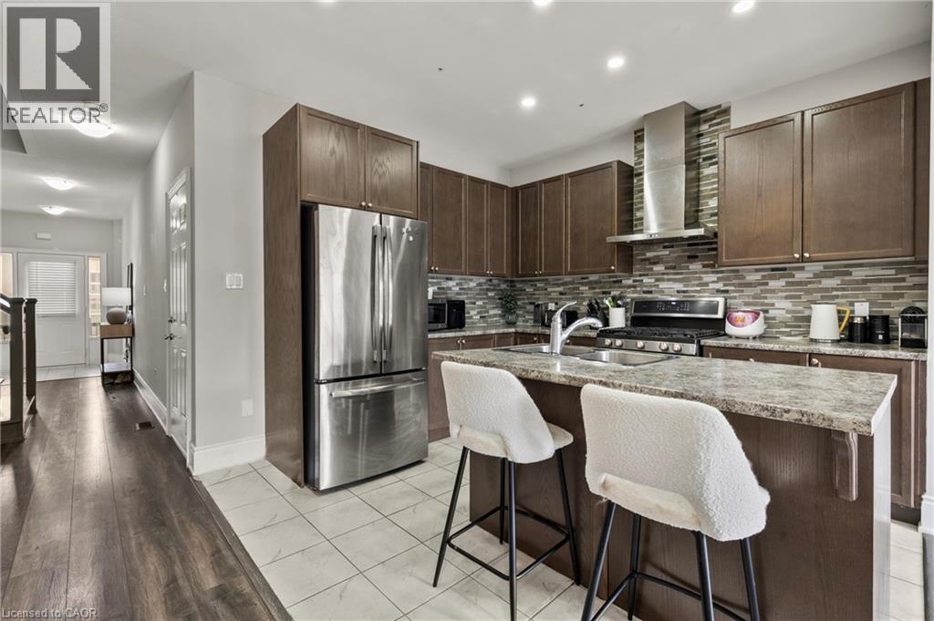 51 Sunset Way, Thorold, ON - Indoor Photo Showing Kitchen With Upgraded Kitchen