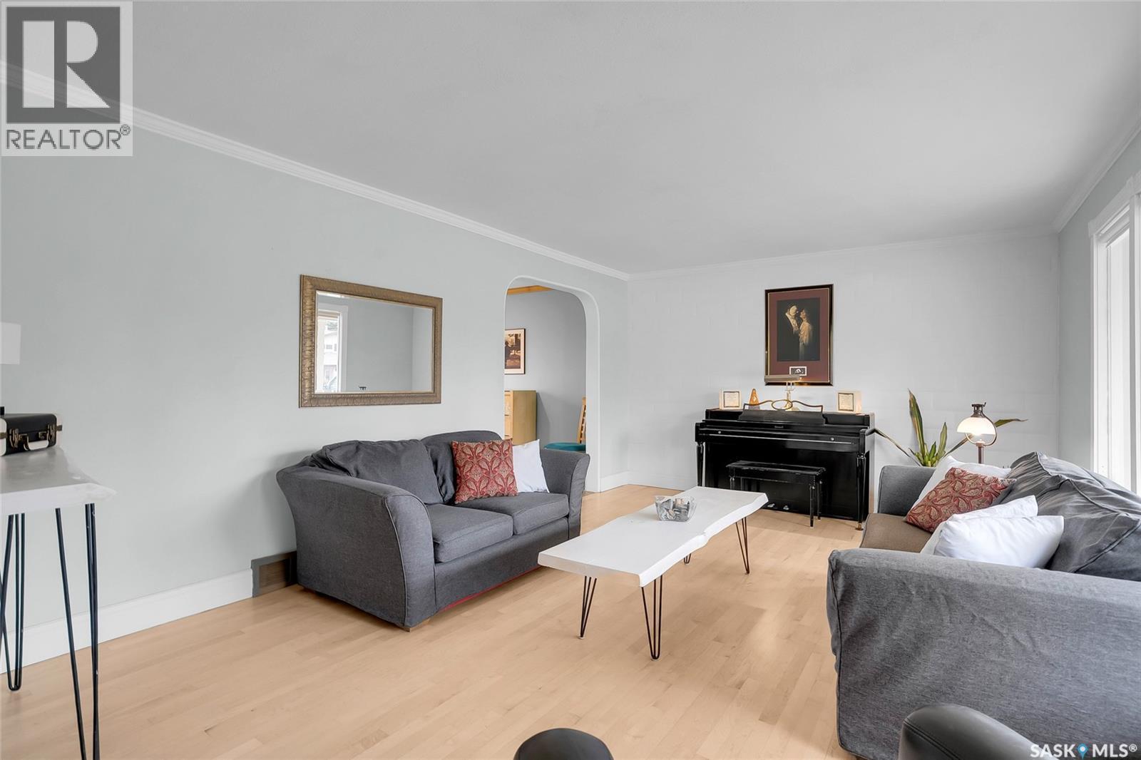 258 Assiniboine Drive, Saskatoon, SK - Indoor Photo Showing Living Room