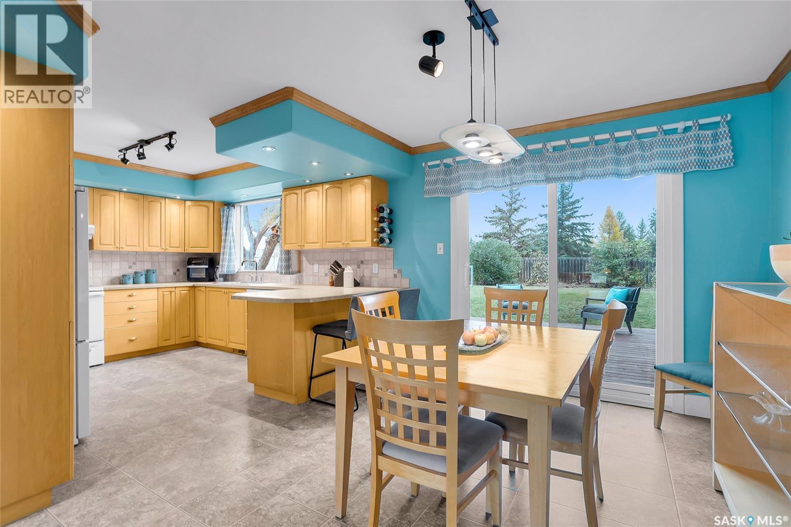 258 Assiniboine Drive, Saskatoon, SK - Indoor Photo Showing Dining Room