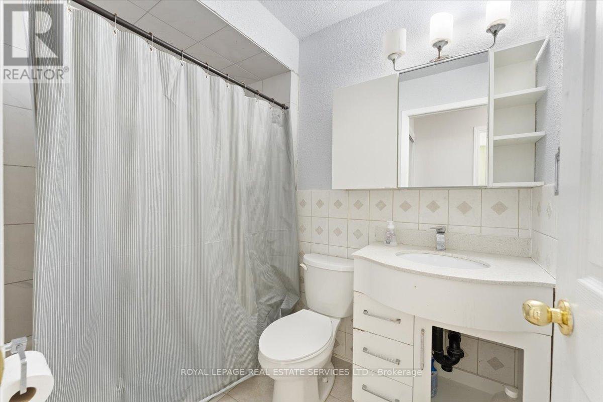 57 Elora Drive, Hamilton, ON - Indoor Photo Showing Bathroom