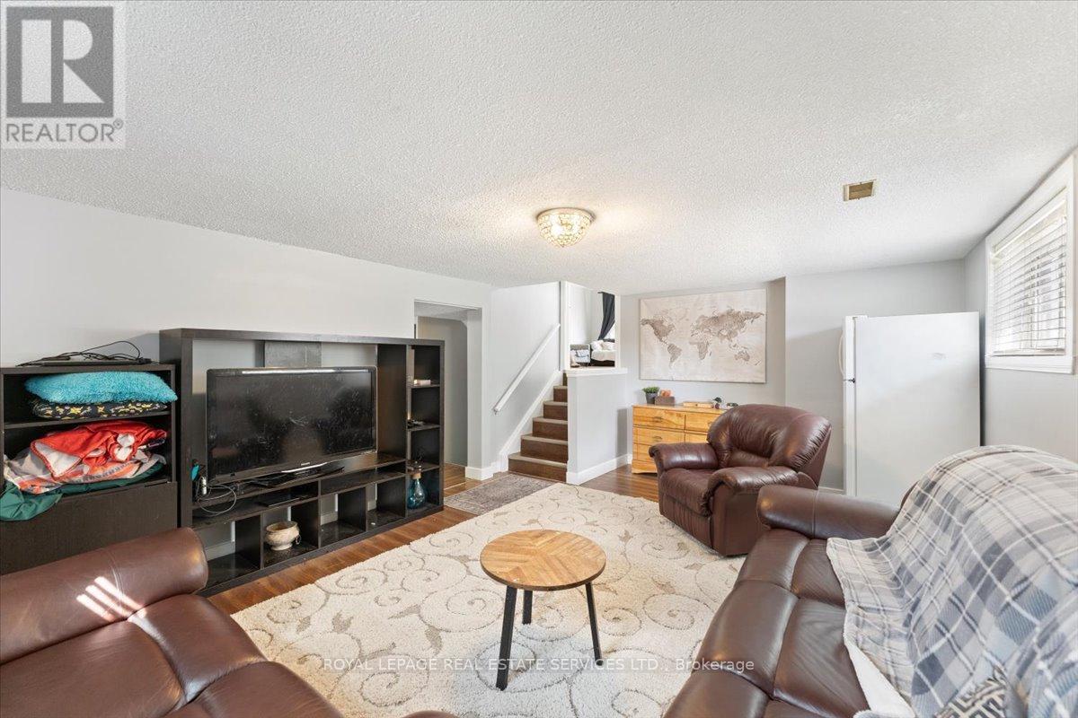 57 Elora Drive, Hamilton, ON - Indoor Photo Showing Living Room