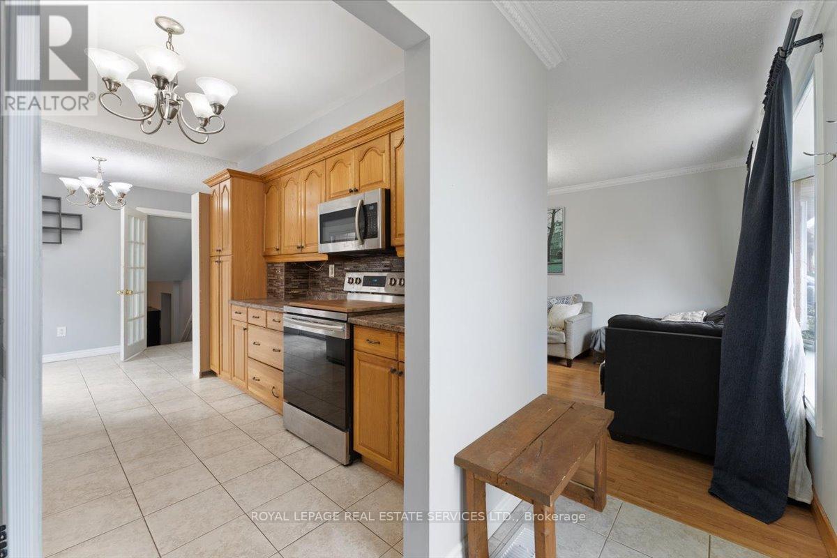 57 Elora Drive, Hamilton, ON - Indoor Photo Showing Kitchen