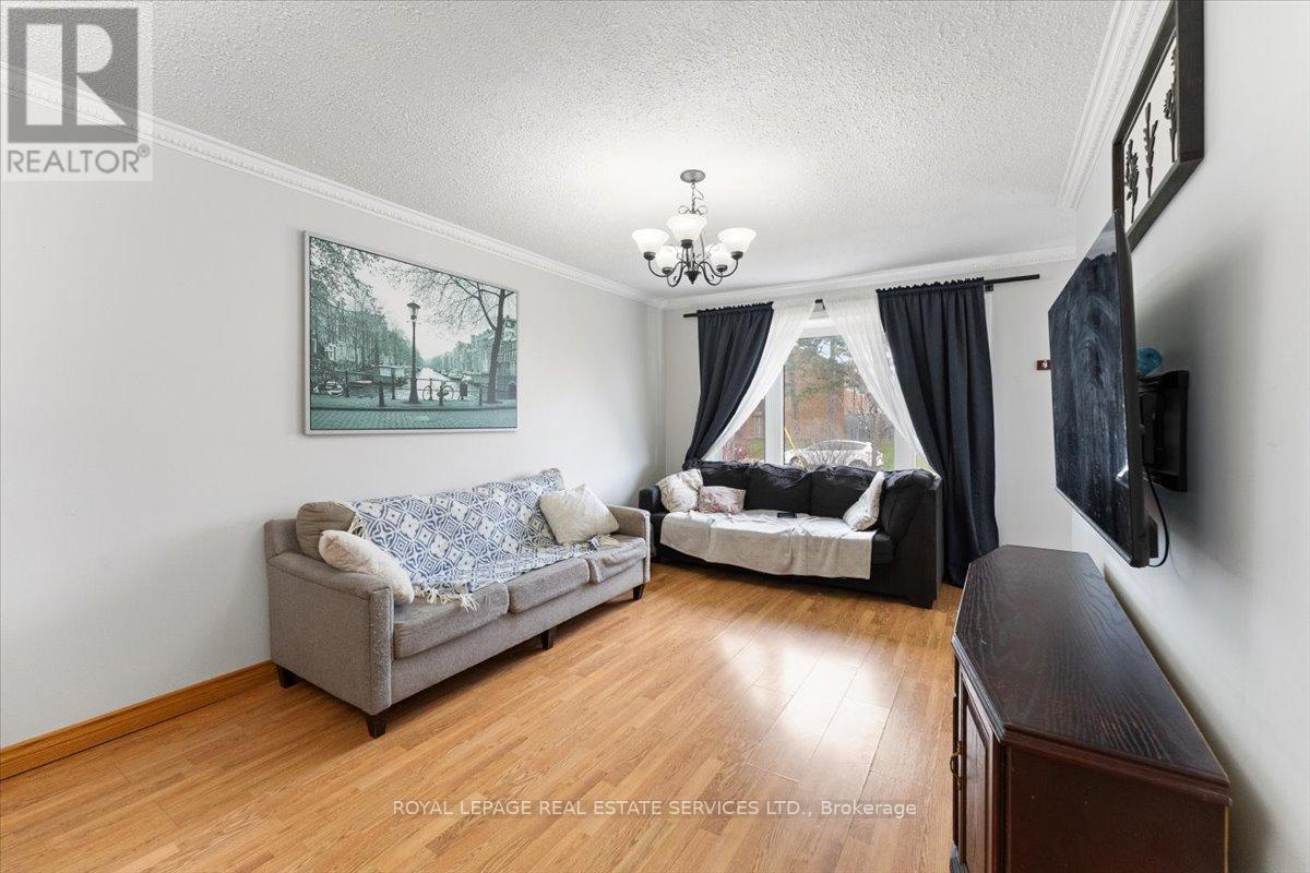 57 Elora Drive, Hamilton, ON - Indoor Photo Showing Other Room