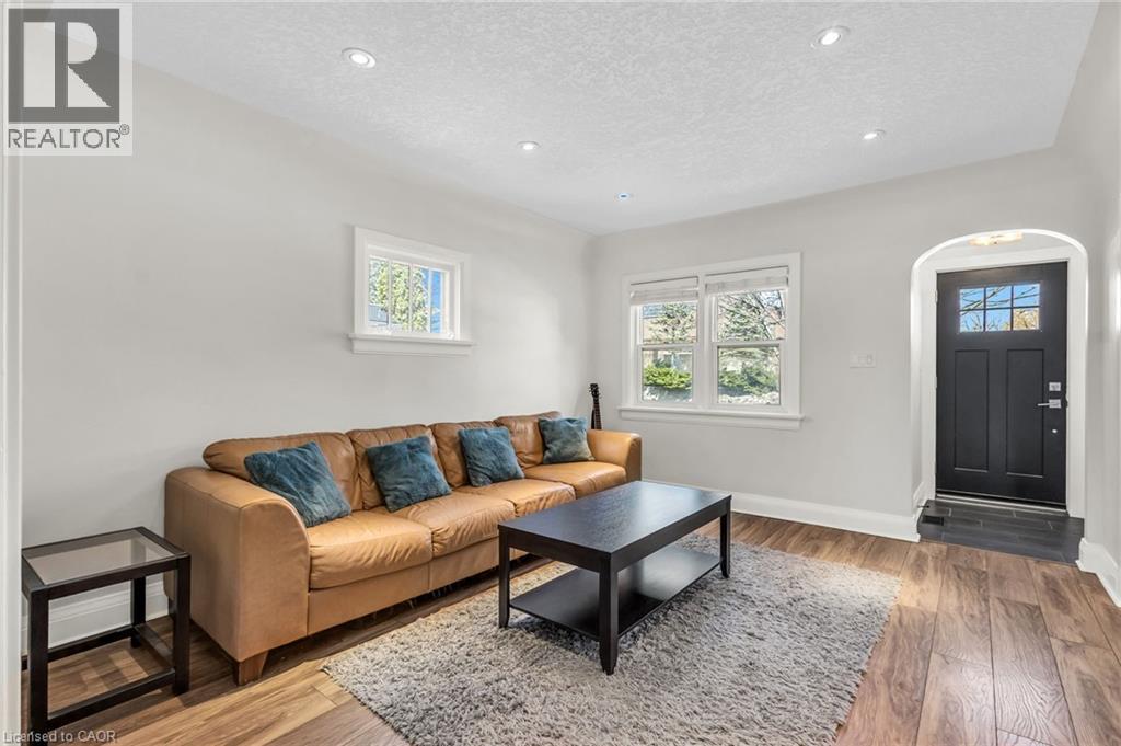 9 Dunbar Road S, Waterloo, ON - Indoor Photo Showing Living Room