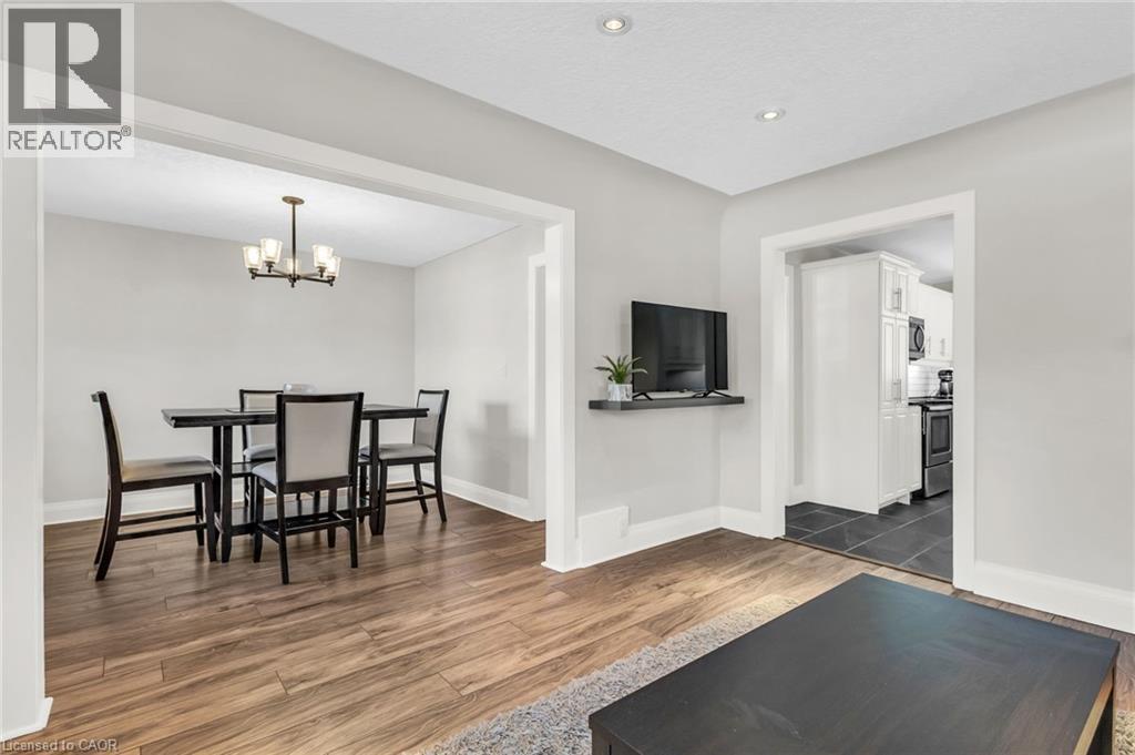 9 Dunbar Road S, Waterloo, ON - Indoor