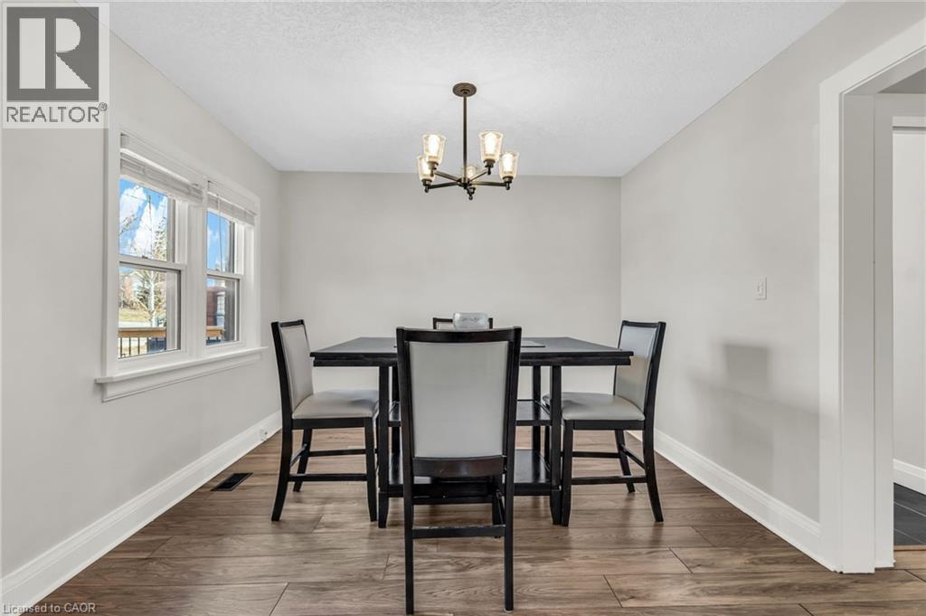 9 Dunbar Road S, Waterloo, ON - Indoor Photo Showing Dining Room