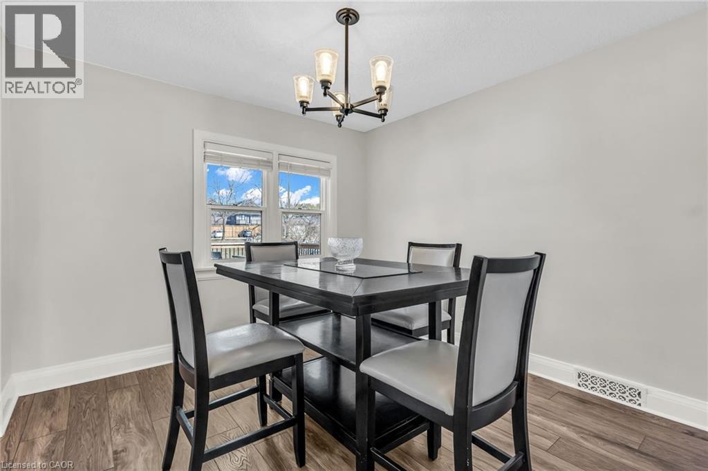 9 Dunbar Road S, Waterloo, ON - Indoor Photo Showing Dining Room
