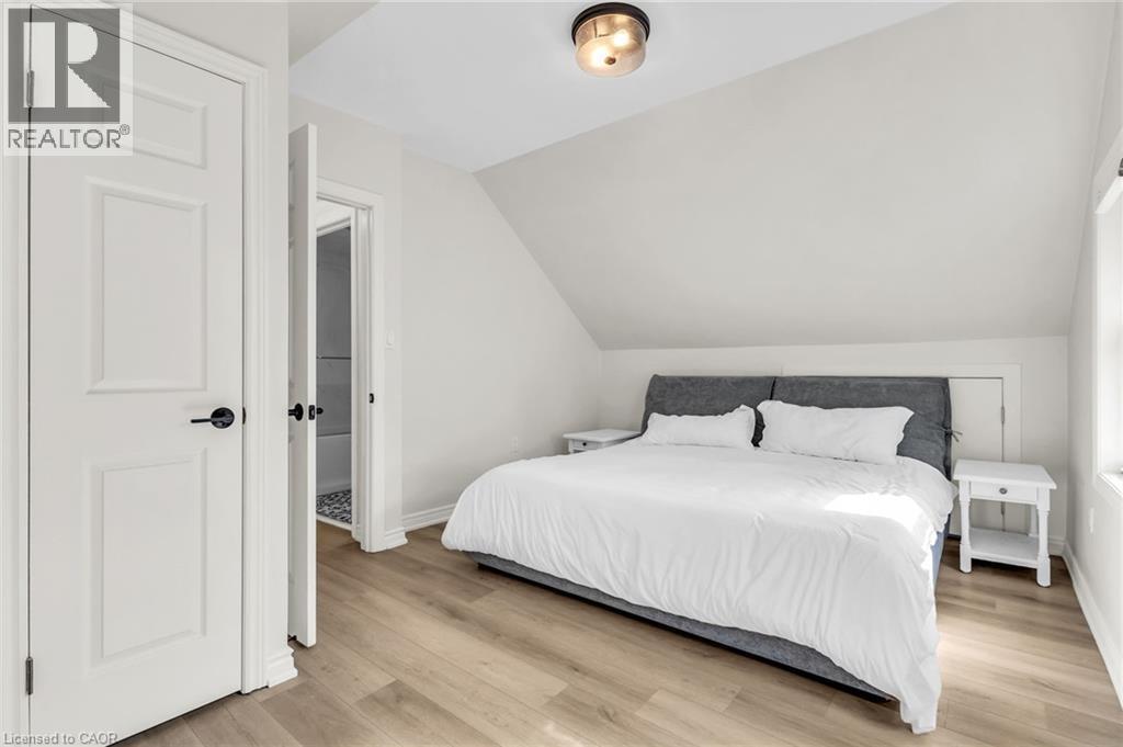 9 Dunbar Road S, Waterloo, ON - Indoor Photo Showing Bedroom