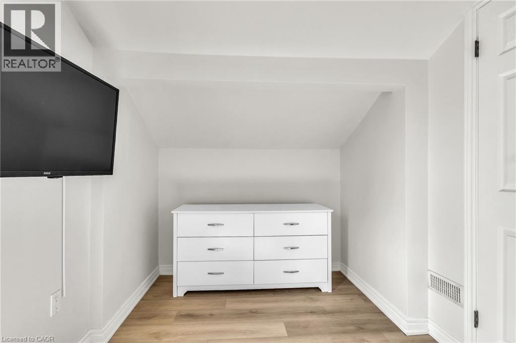 9 Dunbar Road S, Waterloo, ON - Indoor