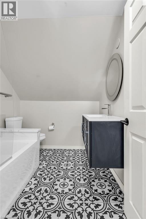 9 Dunbar Road S, Waterloo, ON - Indoor Photo Showing Bathroom