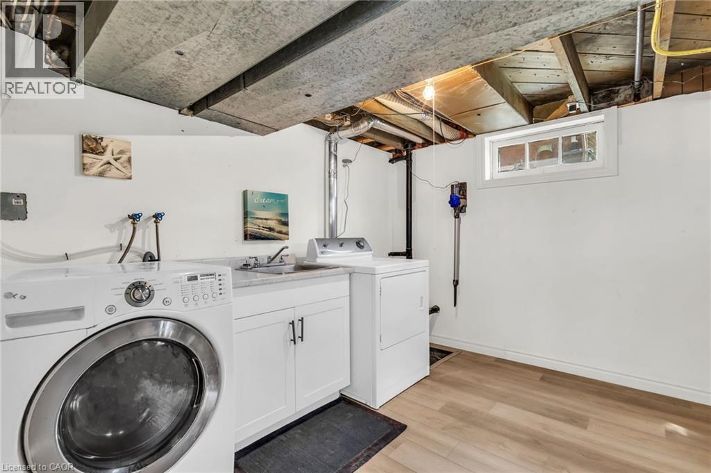 9 Dunbar Road S, Waterloo, ON - Indoor Photo Showing Laundry Room