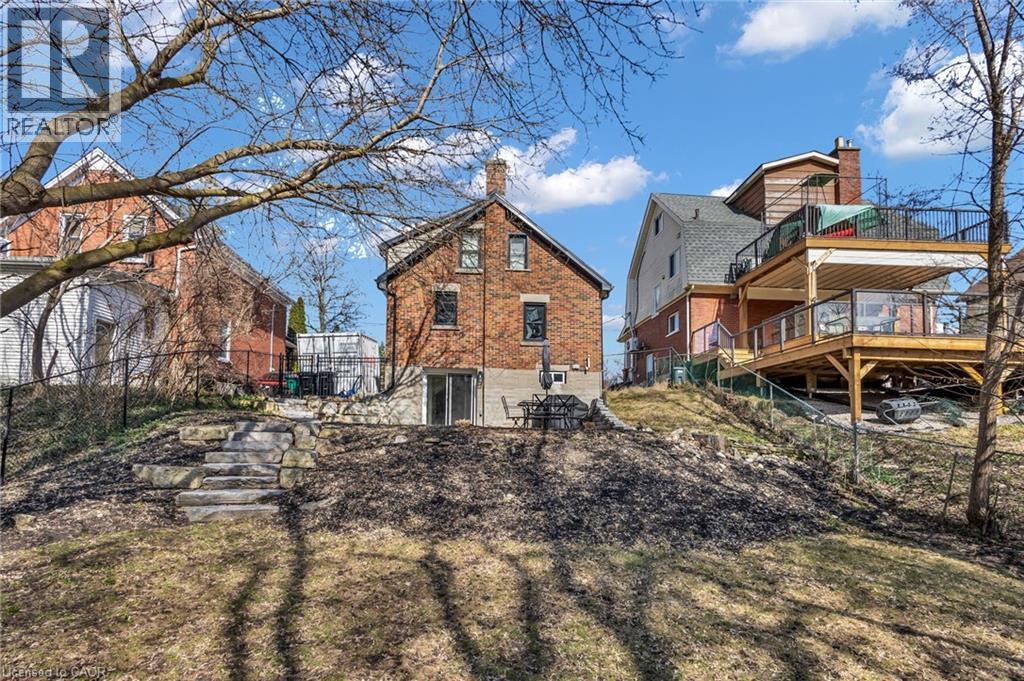 9 Dunbar Road S, Waterloo, ON - Outdoor