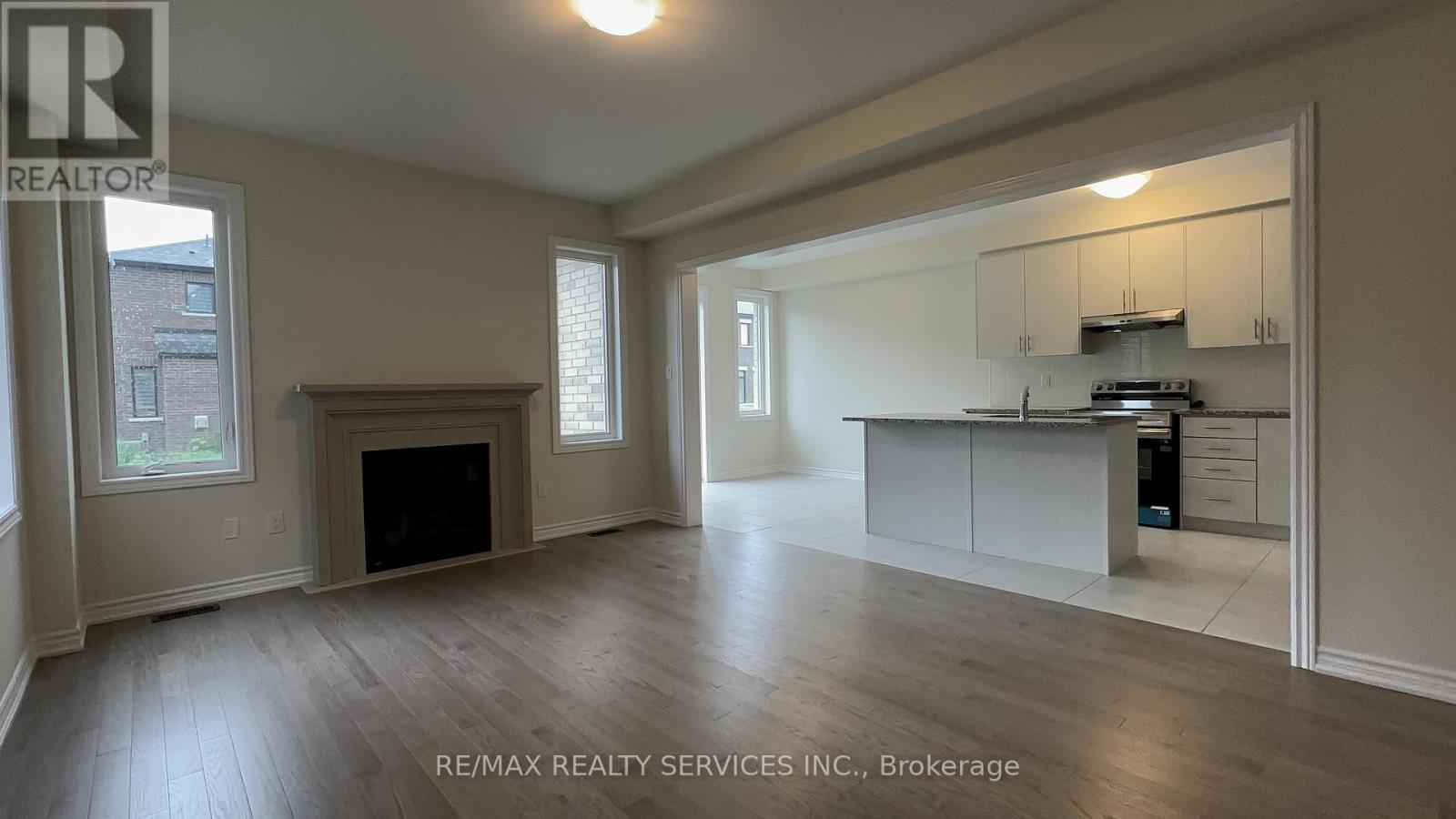 10 Molnar Crescent, Brant, ON - Indoor With Fireplace