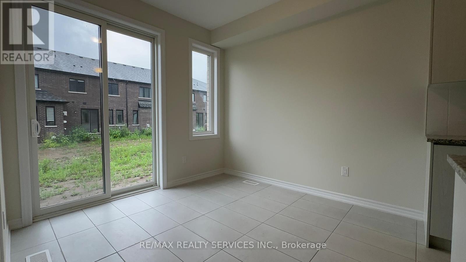 10 Molnar Crescent, Brant, ON - Indoor Photo Showing Other Room