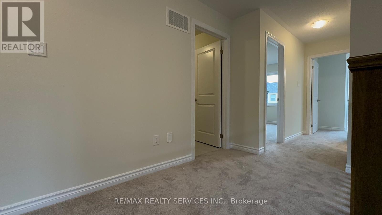 10 Molnar Crescent, Brant, ON - Indoor Photo Showing Other Room