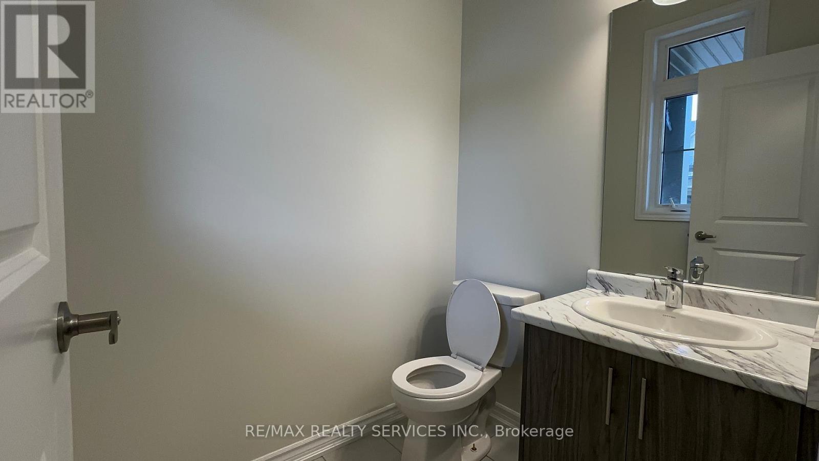 10 Molnar Crescent, Brant, ON - Indoor Photo Showing Bathroom