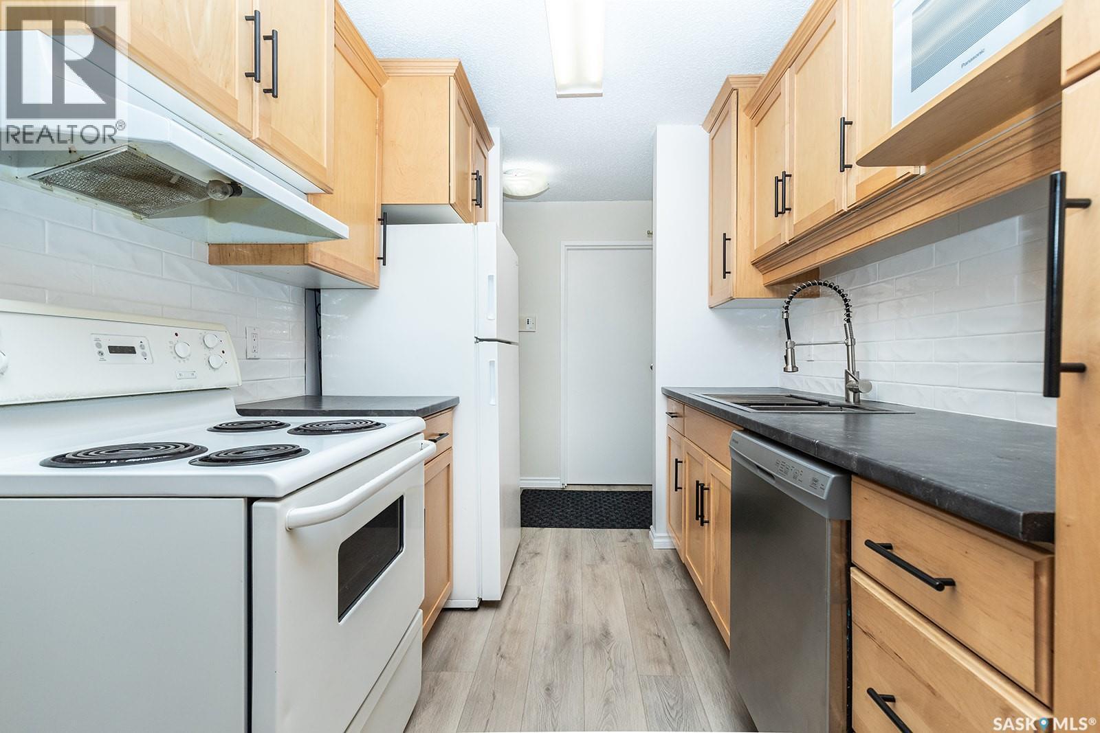 231 310 Stillwater Drive, Saskatoon, SK - Indoor Photo Showing Kitchen