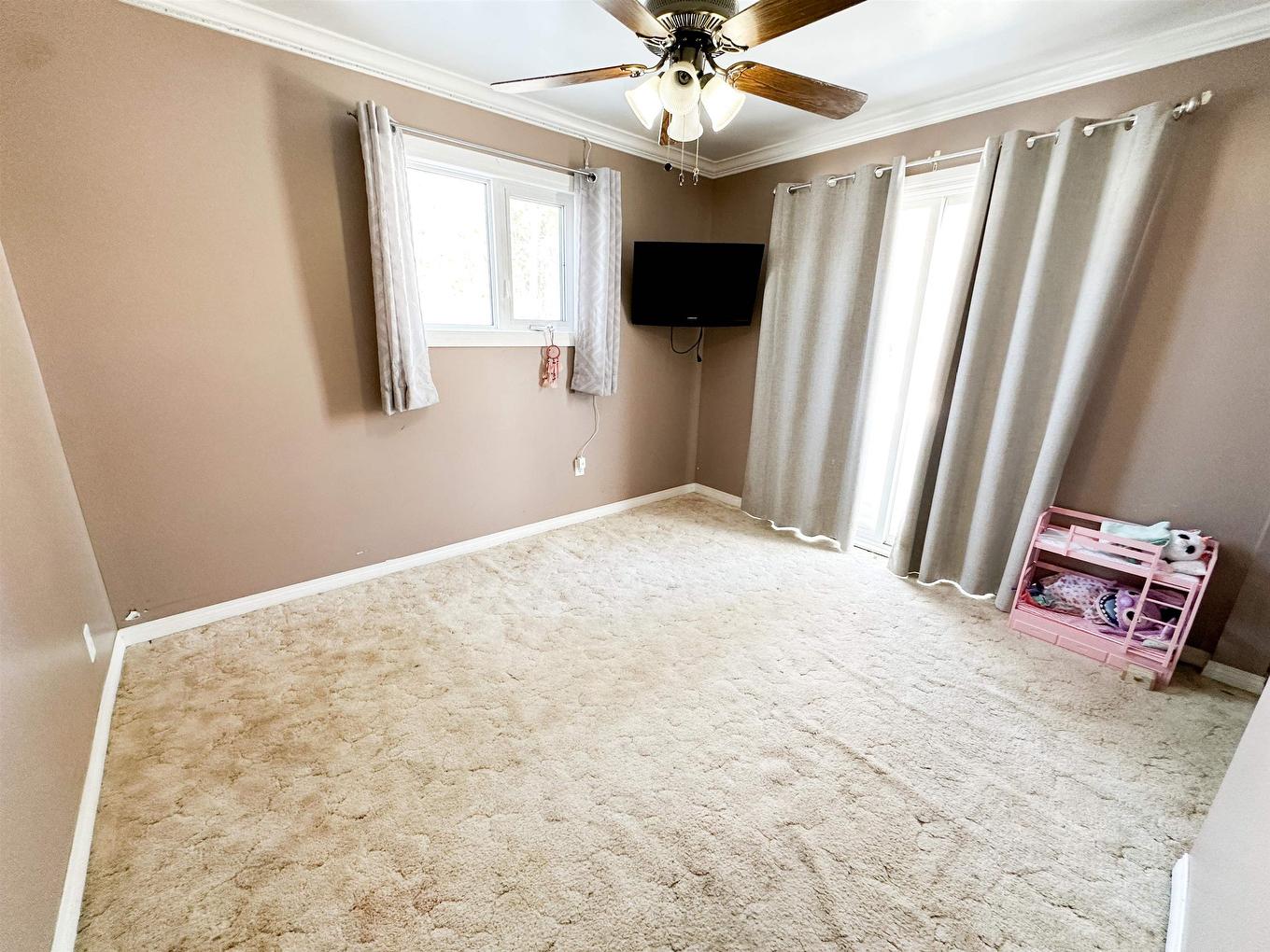 6 Pine Crescent, Red Lake, ON - Indoor Photo Showing Other Room