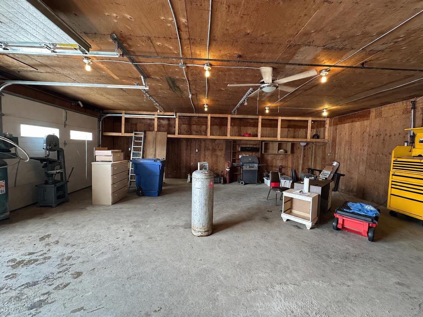 6 Pine Crescent, Red Lake, ON - Indoor Photo Showing Garage