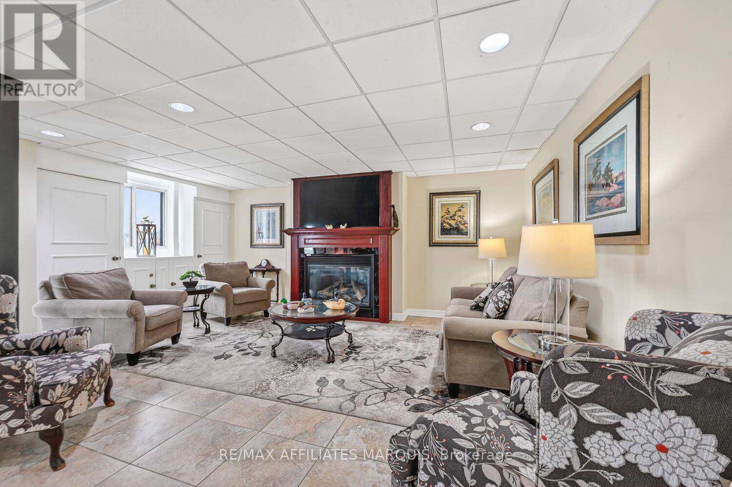 204 - 41 Sunset Boulevard, Perth, ON - Indoor Photo Showing Living Room With Fireplace