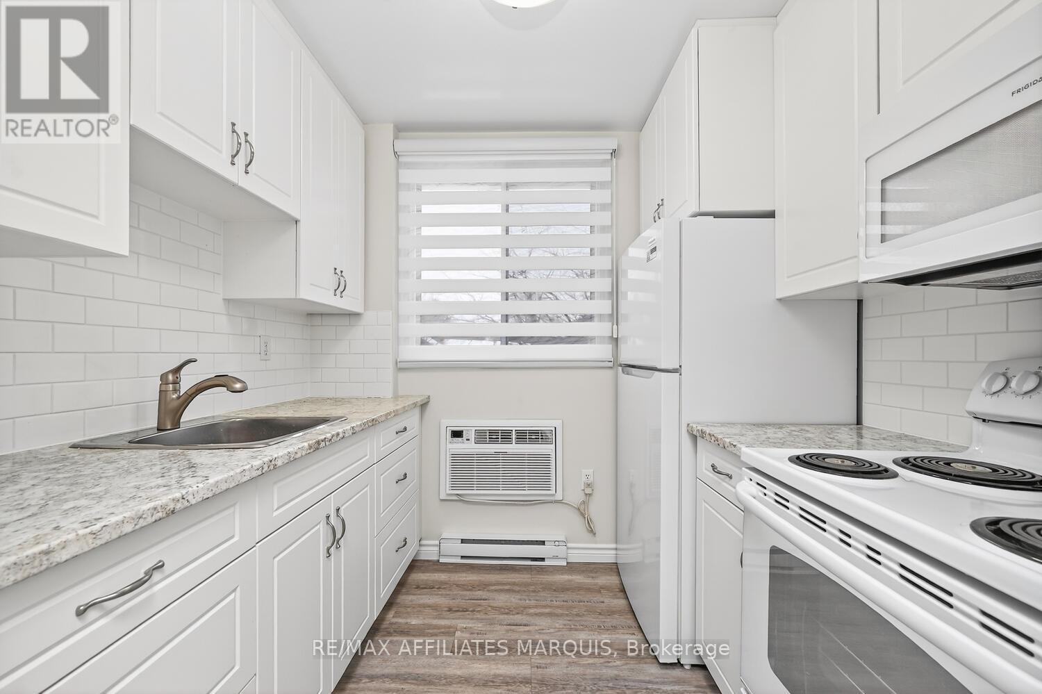 204 - 41 Sunset Boulevard, Perth, ON - Indoor Photo Showing Kitchen