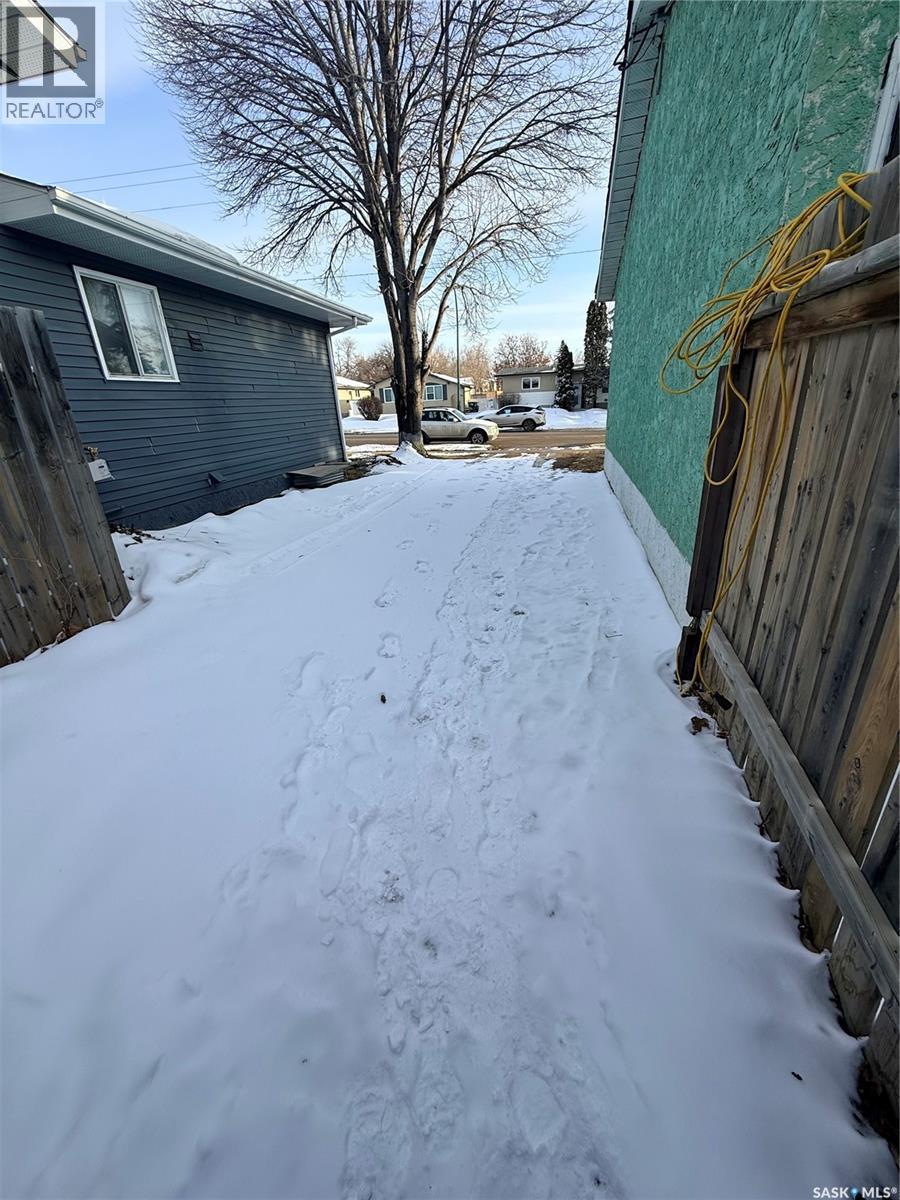 3214 33Rd Street W, Saskatoon, SK - Outdoor