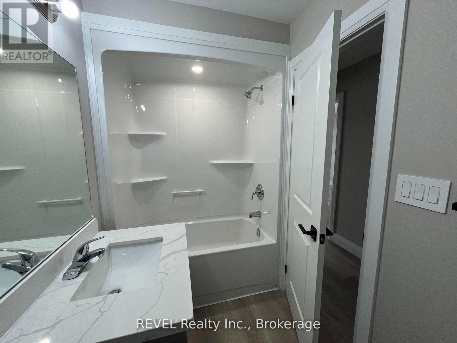 16 Keystone Trail, Welland (Lincoln/Crowland), ON - Indoor Photo Showing Bathroom